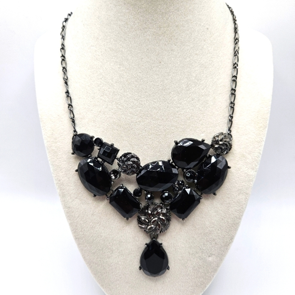 VINTAGE Avon Zoe Gunmetal Black Rhinestone Statement Bib Style Necklace Gothic